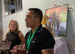 Sargento Aquino  e sua esposa Renata